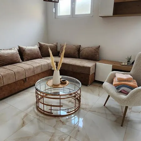 Zatvoreni Bazen Maca Apartment *